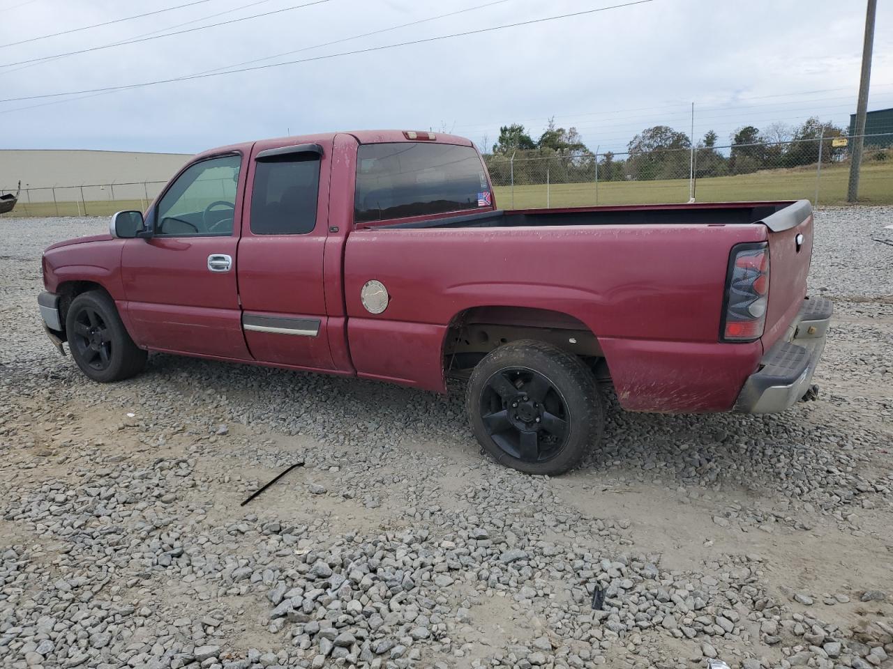 Image 2 of 2004 CHEVROLET SILVERADO C1500 2004 with VIN 2GCEC19V041174873