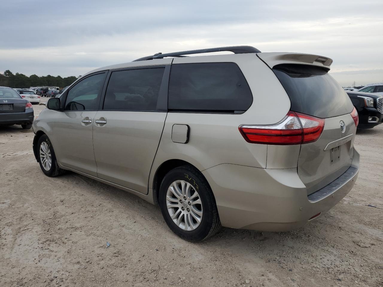 Изображение 2 2016 TOYOTA SIENNA XLE 2016 с VIN 5TDYK3DC9GS741001