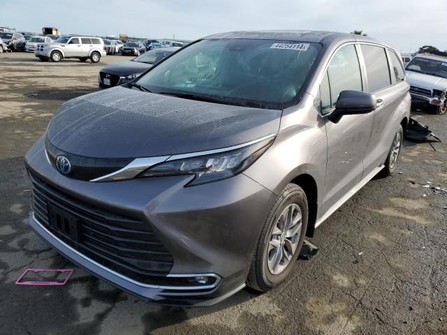 2024 TOYOTA SIENNA XLE 2024 image
