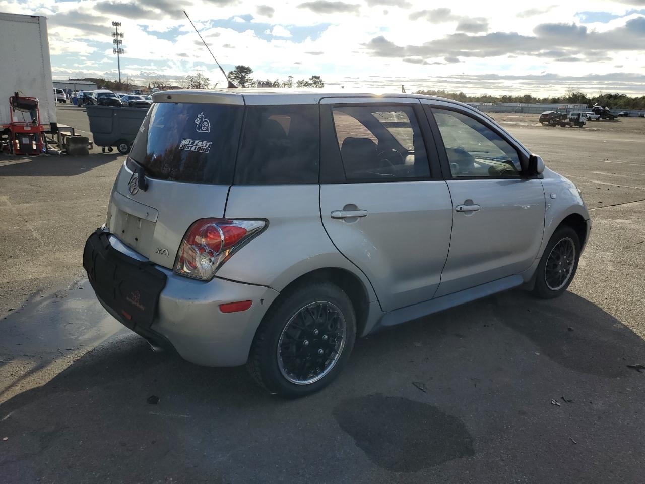Изображение 3 2005 TOYOTA SCION XA  2005 с VIN JTKKT624950091630