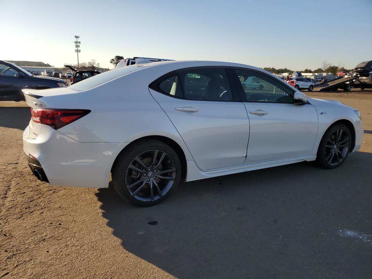 Изображение 3 2019 ACURA TLX TECHNOLOGY 2019 с VIN 19UUB3F60KA001642