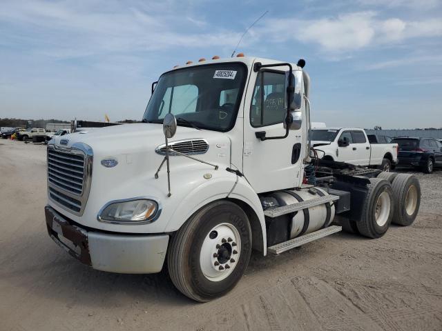 Image 2 of 2014 FREIGHTLINER M2 112 MEDIUM DUTY 2014 with VIN 1FUJC5DV2EHFV9245