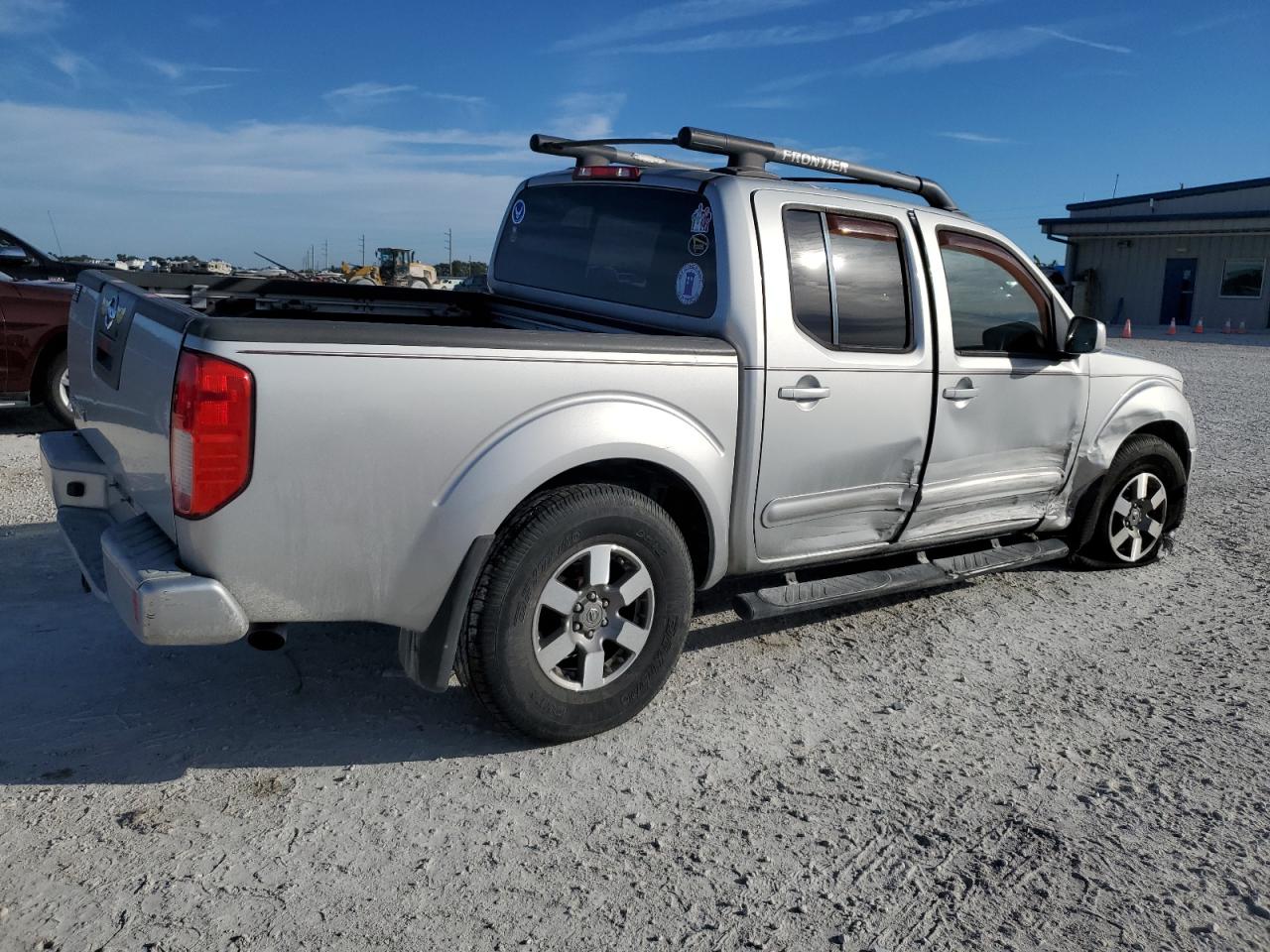 Image 3 of 2007 NISSAN FRONTIER CREW CAB LE 2007 with VIN 1N6AD07W77C453508