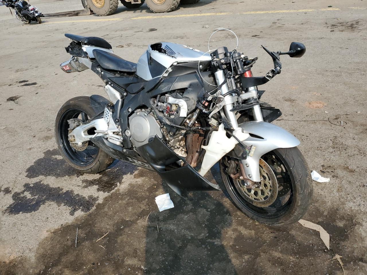 Image 1 of 2004 HONDA CBR1000 RR 2004 with VIN JH2SC57024M002695