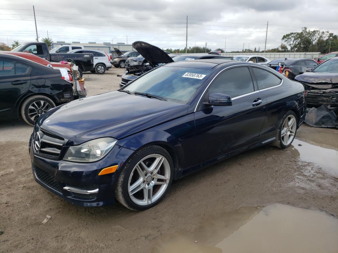 Image 1 of 2014 MERCEDES-BENZ C 250 2014 with VIN WDDGJ4HB9EG295029