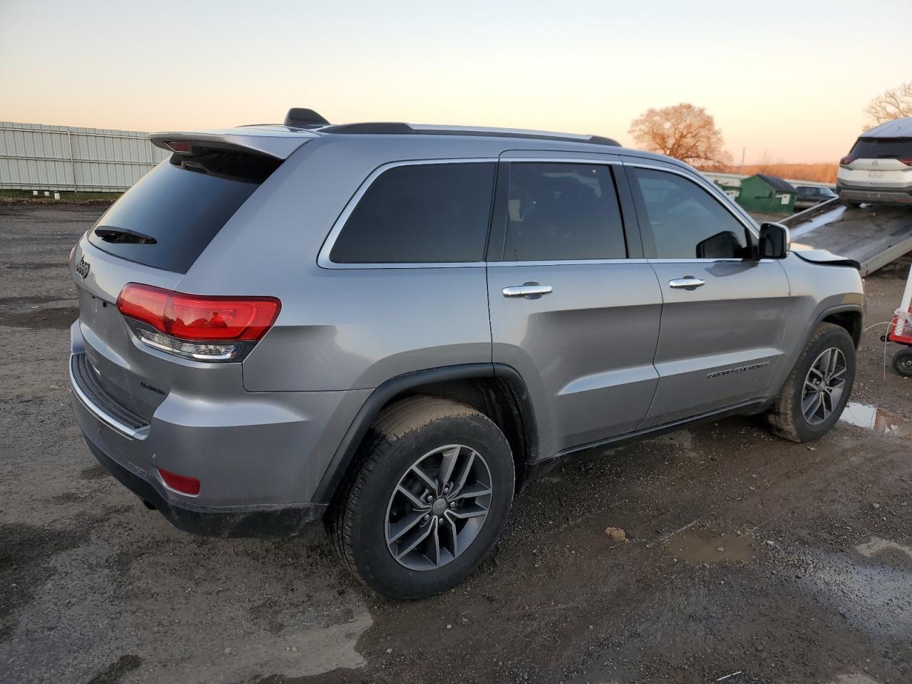 Image 3 of 2018 JEEP GRAND CHEROKEE LIMITED 2018 with VIN 1C4RJFBG5JC373133