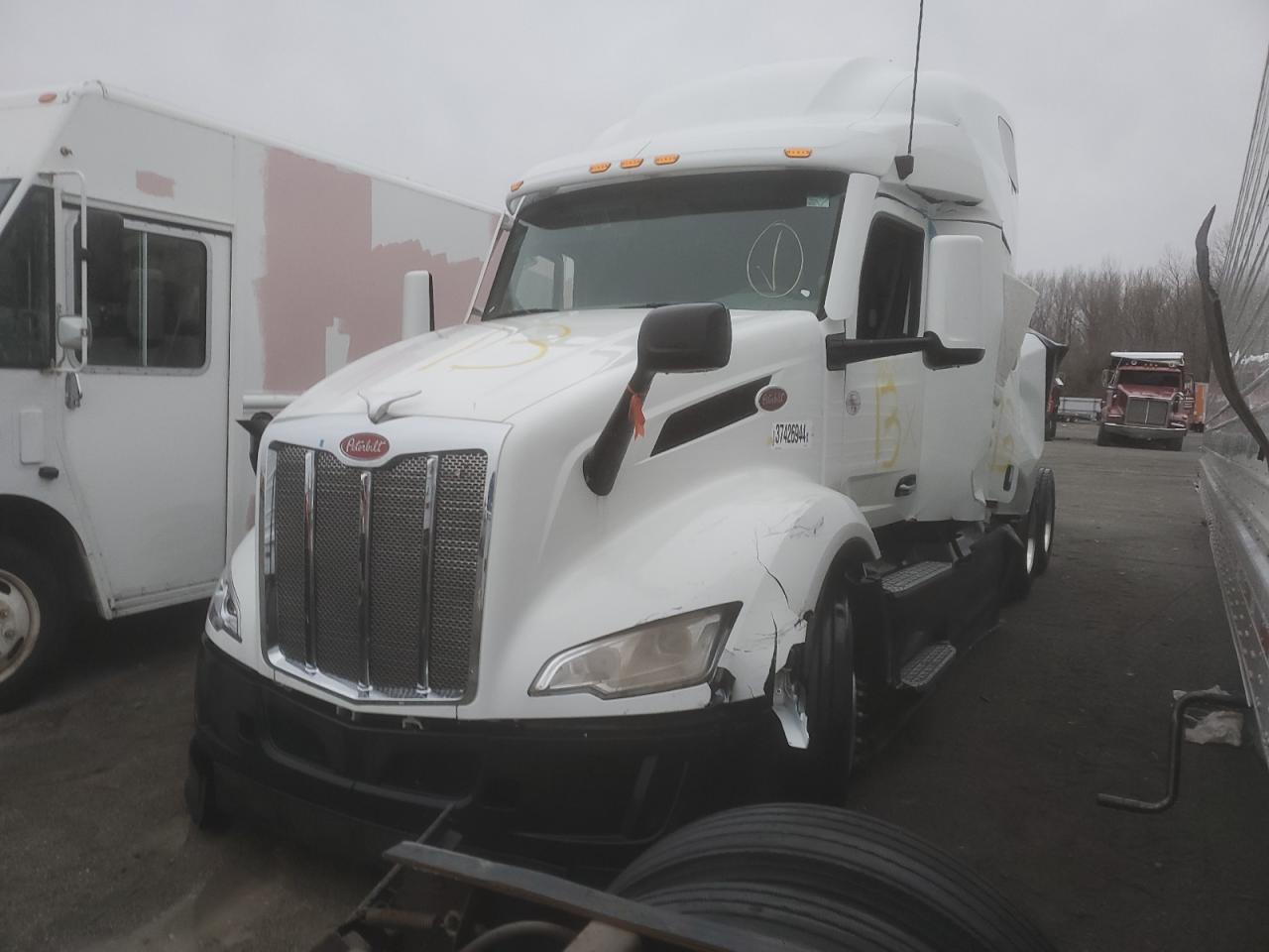 Изображение 2 2024 PETERBILT 579  2024 с VIN 1XPBD49X5RD642173