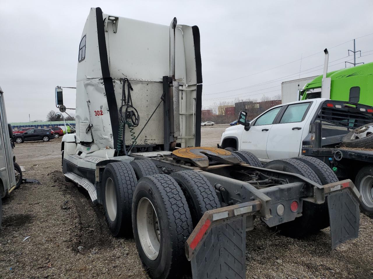 Image 3 of 1998 FREIGHTLINER CONVENTIONAL FLD120 1998 with VIN 2FUYDSEB5WA911184