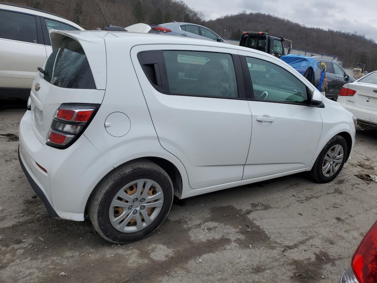 Изображение 3 2017 CHEVROLET SONIC  2017 с VIN 1G1JG6SH0H4136843