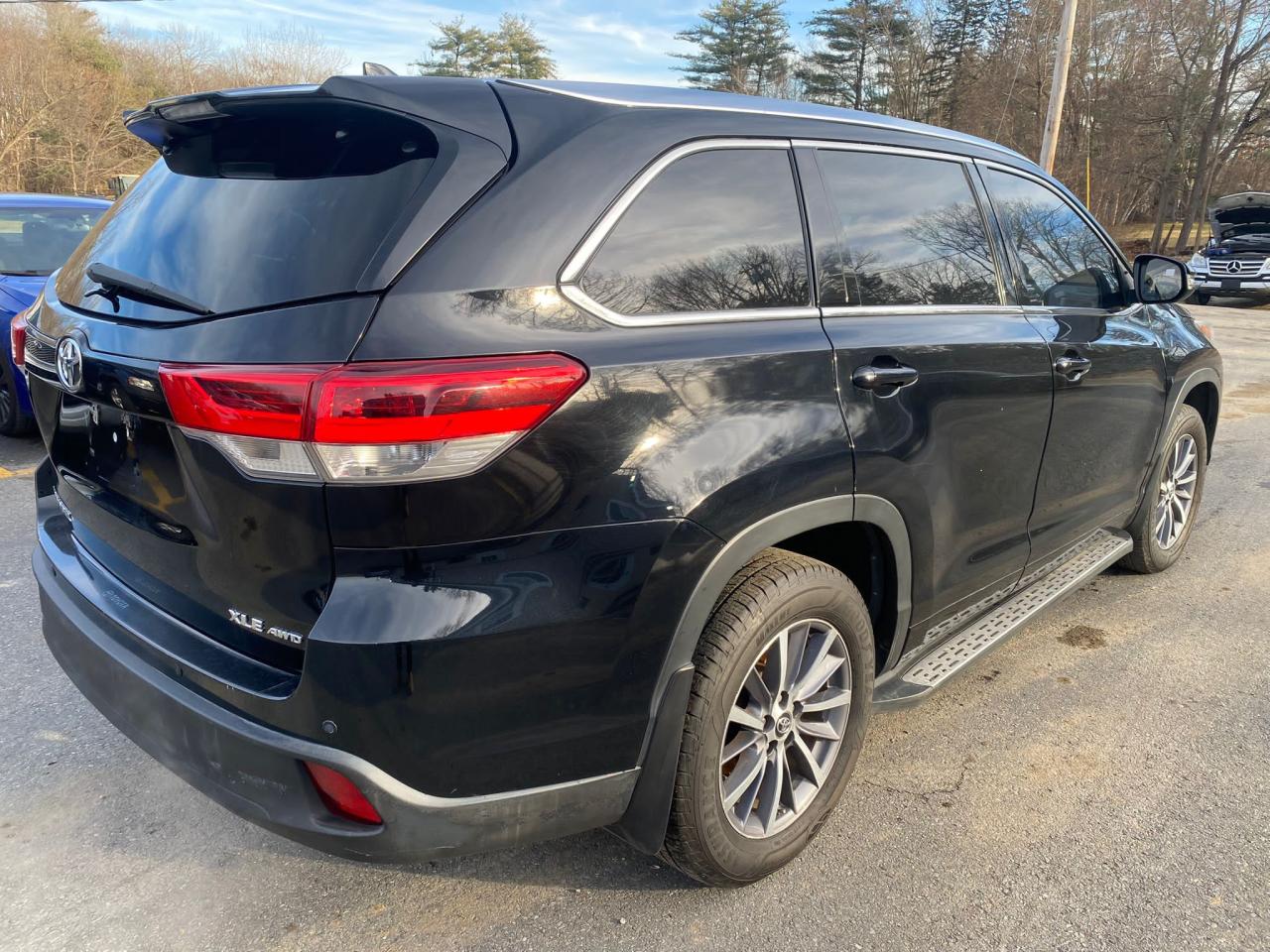 Image 3 of 2017 TOYOTA HIGHLANDER SE 2017 with VIN 5TDJZRFH2HS390071