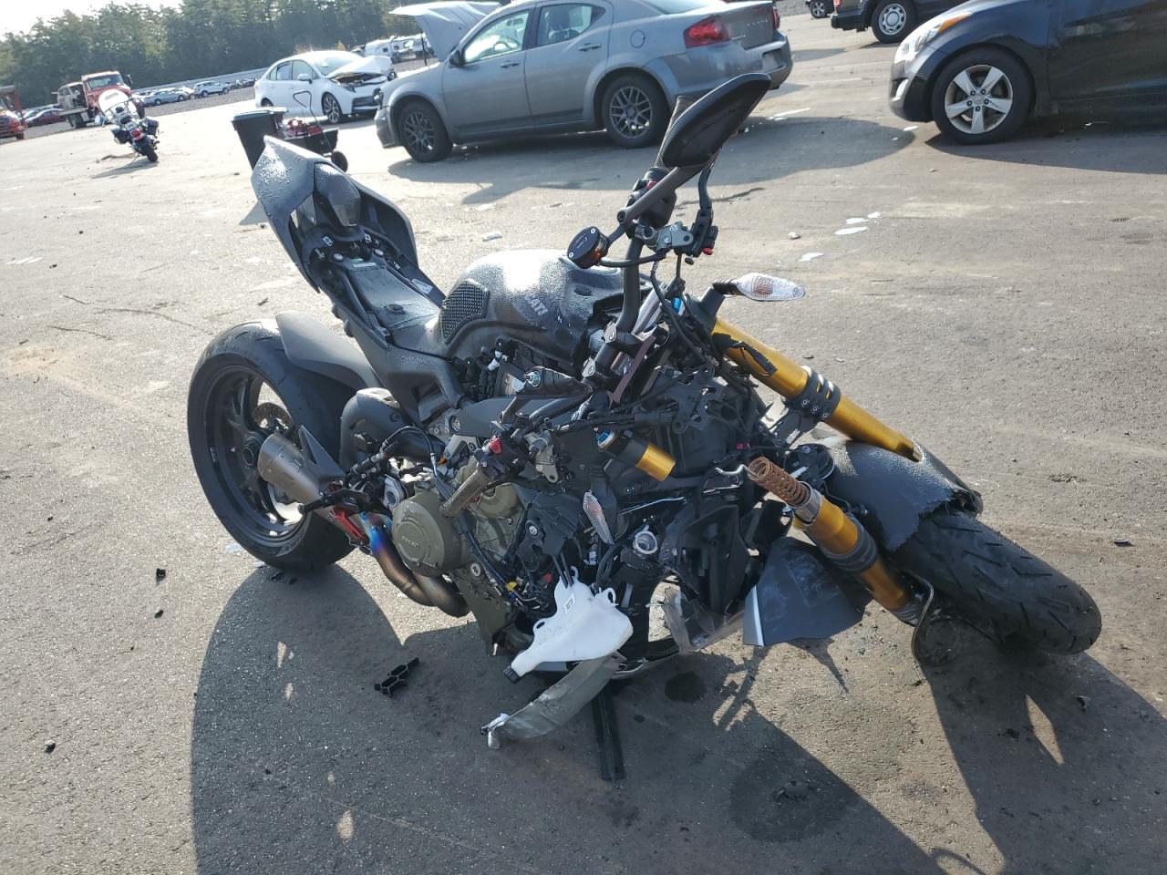 Ducati Streetfighter V4 2021 image