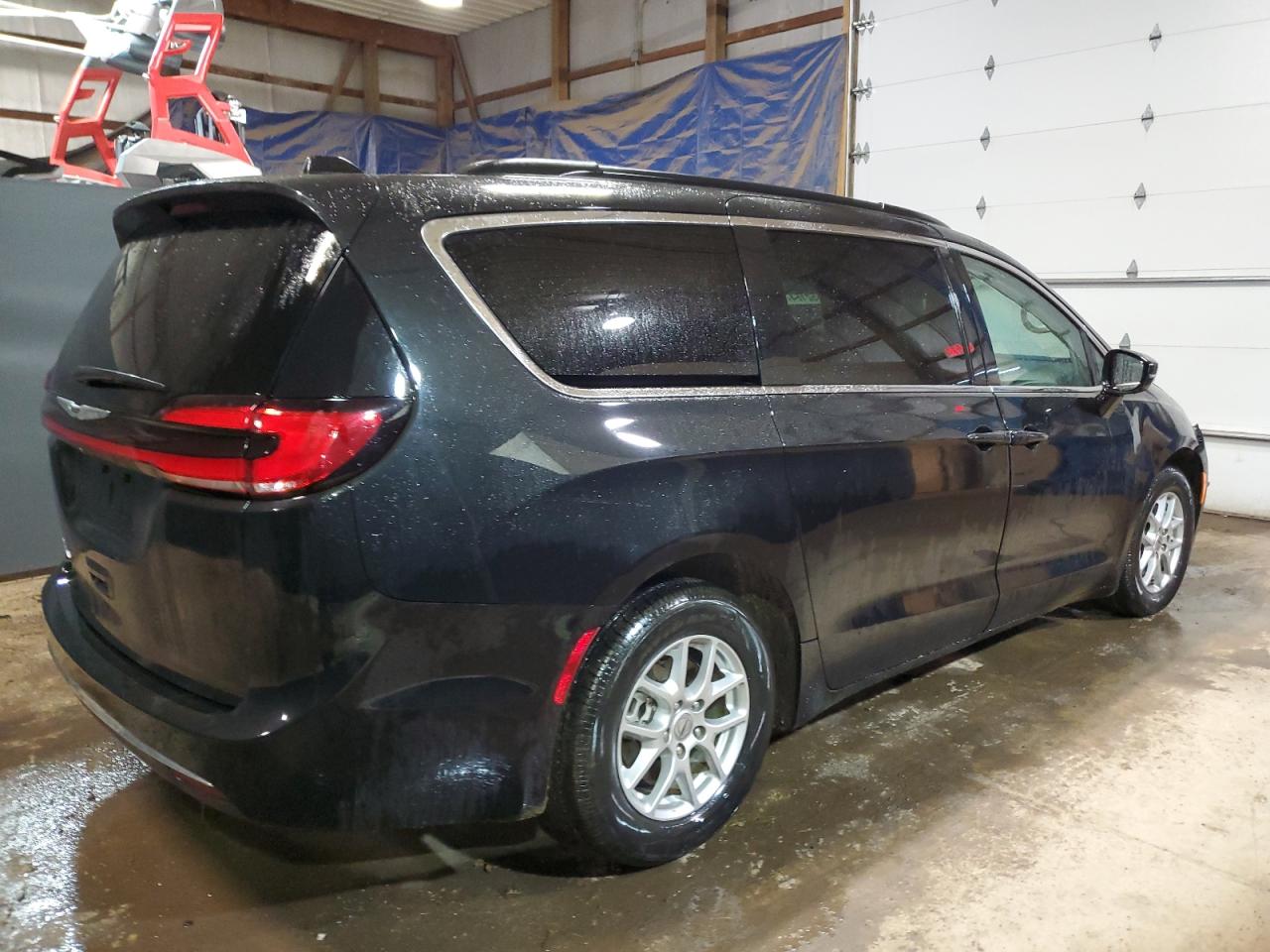 Image 3 of 2022 CHRYSLER PACIFICA TOURING L 2022 with VIN 2C4RC1BG3NR189030