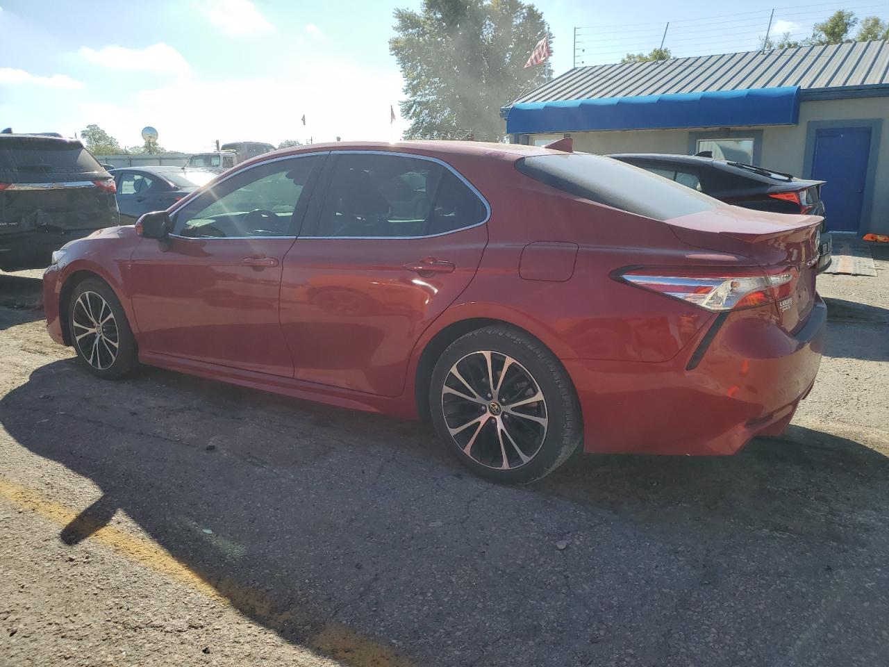 Image 2 of 2020 TOYOTA CAMRY SE 2020 with VIN 4T1G11AK4LU396671
