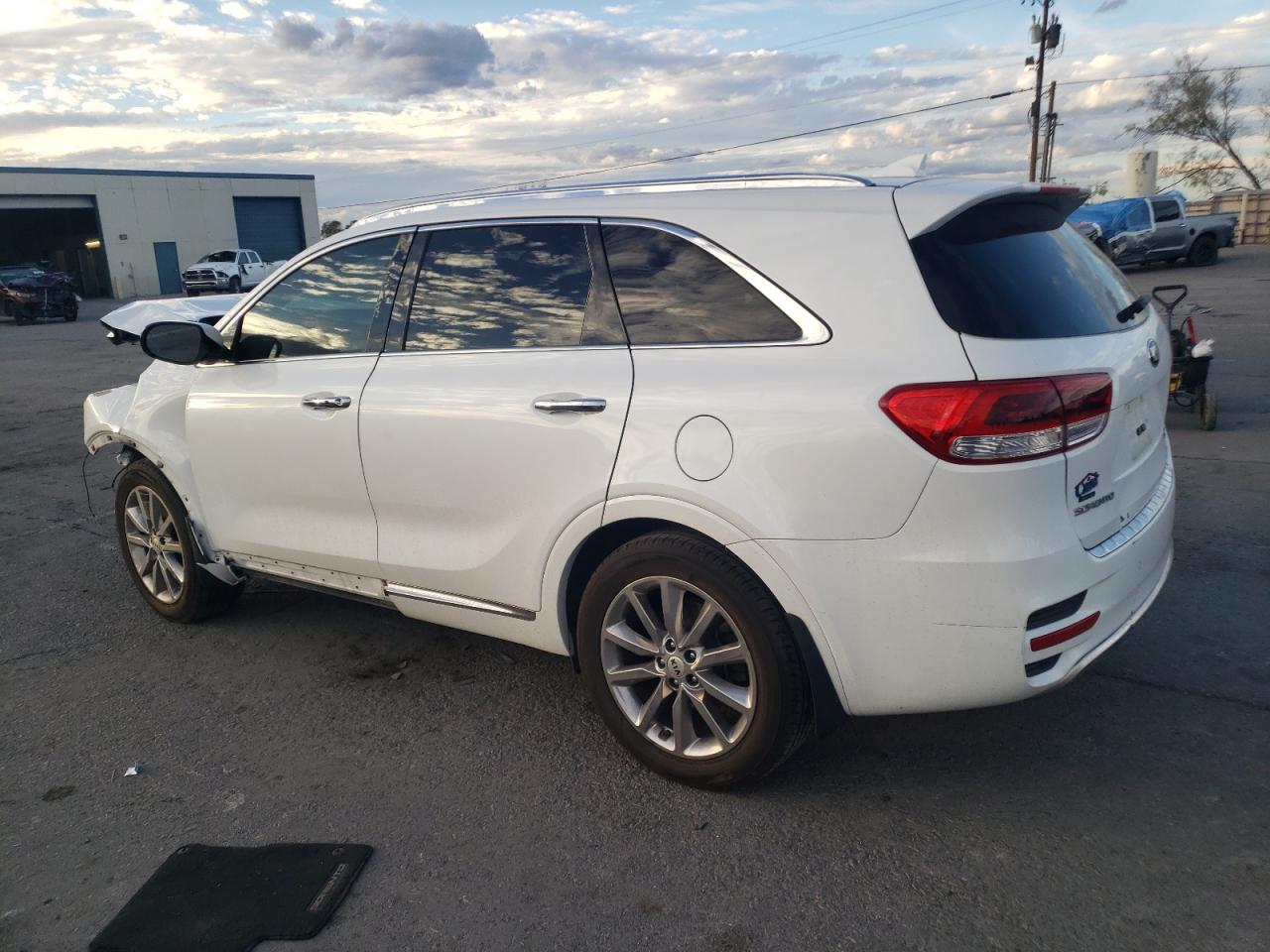 Image 2 of 2018 KIA SORENTO SX 2018 with VIN 5XYPK4A5XJG355845