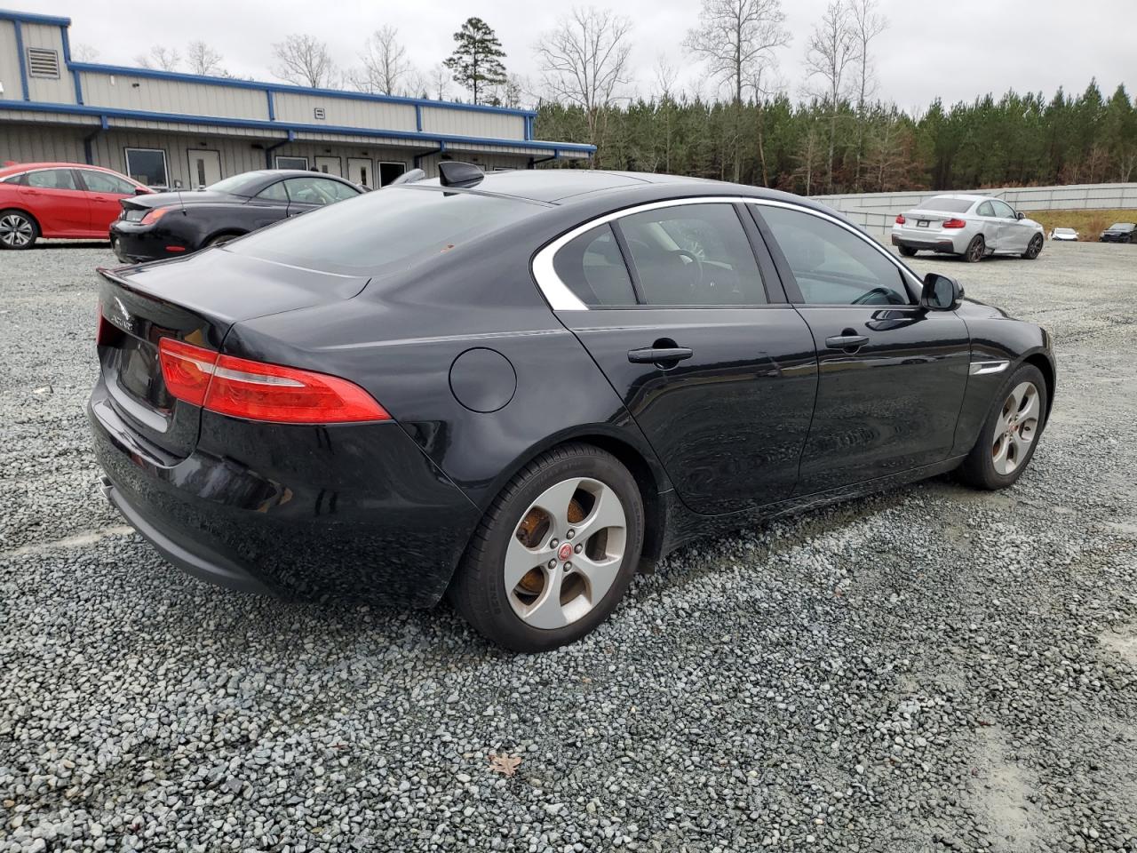 Obraz 3 z 2017 JAGUAR XE  2017 z VIN SAJAR4BN1HA952118