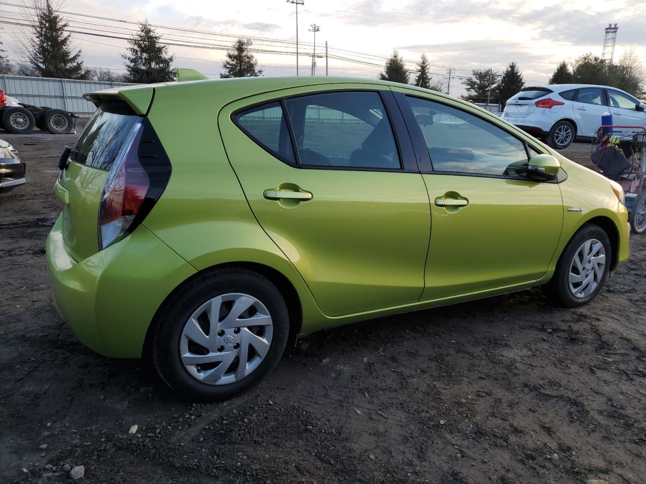 Obraz 3 z 2015 TOYOTA PRIUS C  2015 z VIN JTDKDTB35F1088813