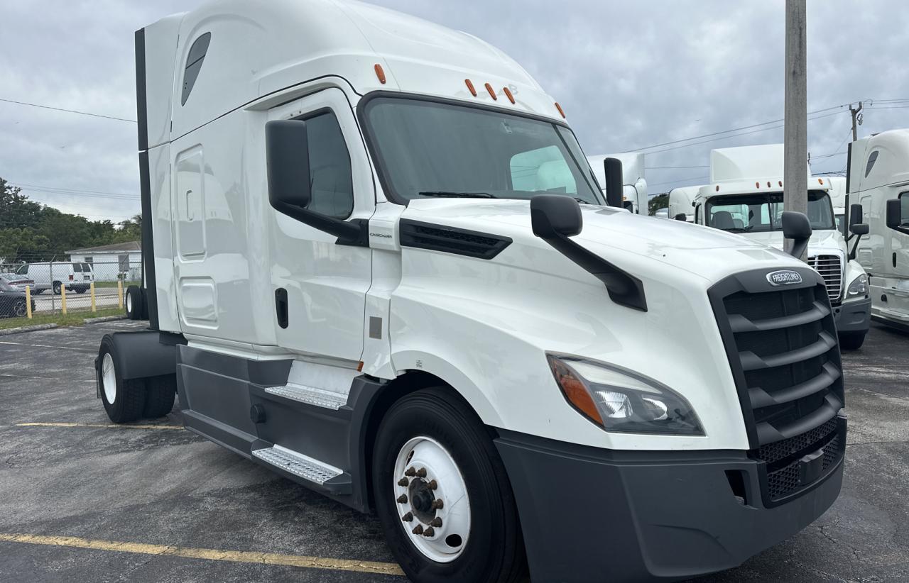 Image 1 of 2020 FREIGHTLINER CASCADIA 126  2020 with VIN 3AKBHHDV8LSLT7215