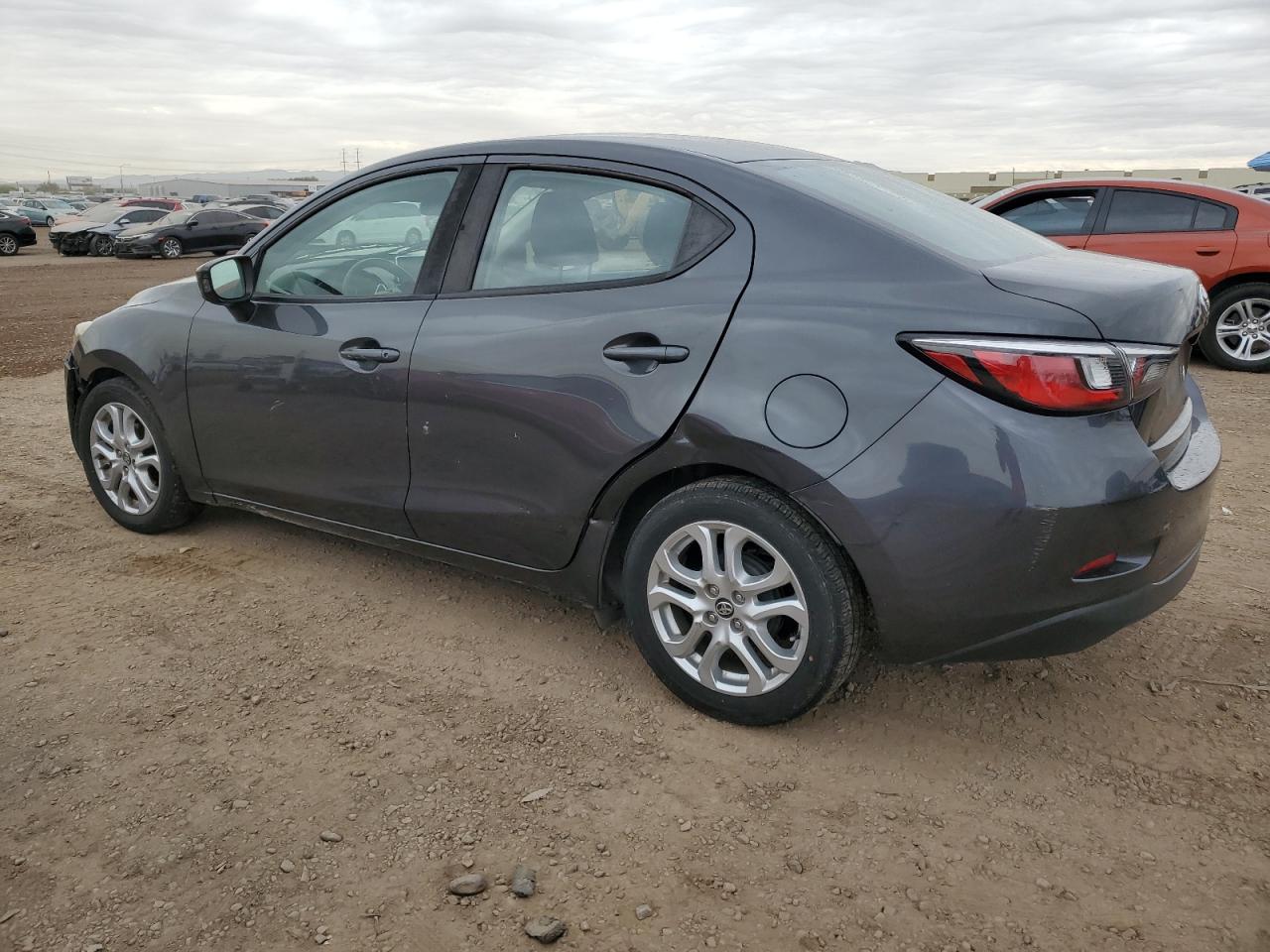 Obraz 2 z 2018 TOYOTA YARIS IA  2018 z VIN 3MYDLBYV4JY324887