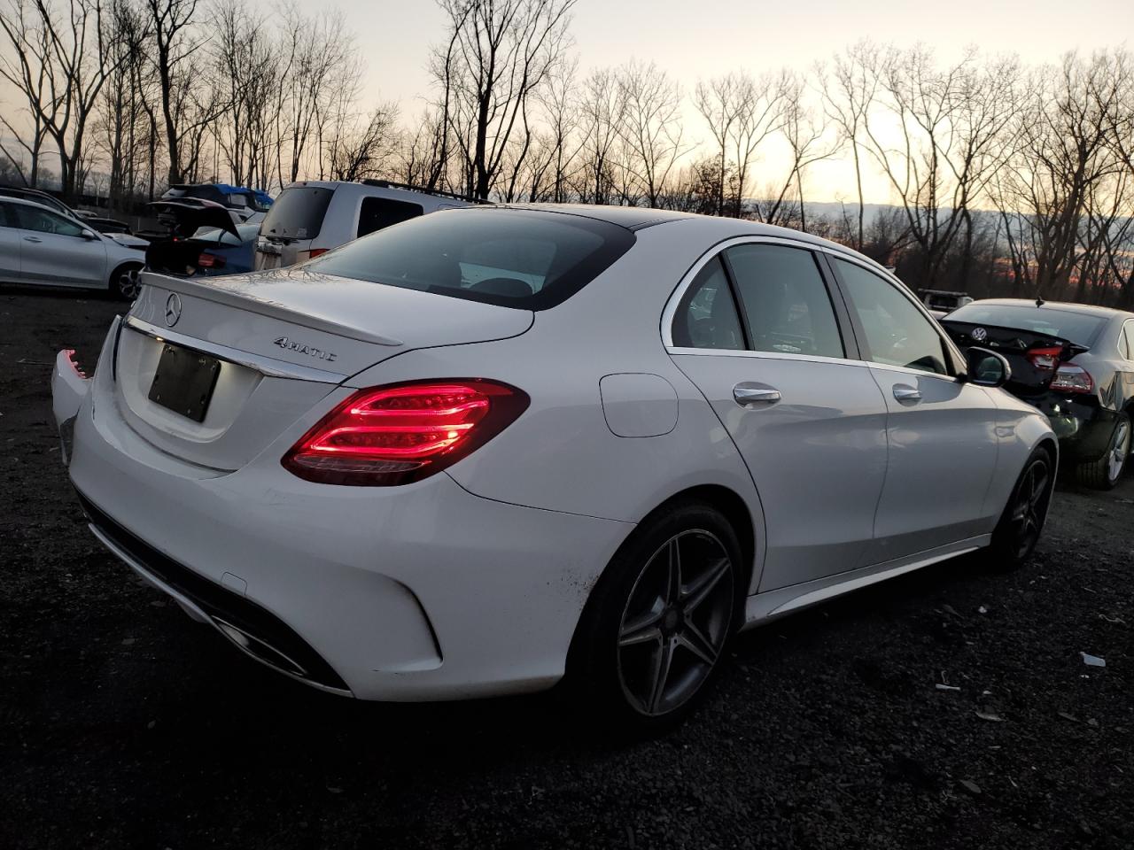 Obraz 3 z 2016 MERCEDES-BENZ C 300 4MATIC 2016 z VIN 55SWF4KB0GU109678