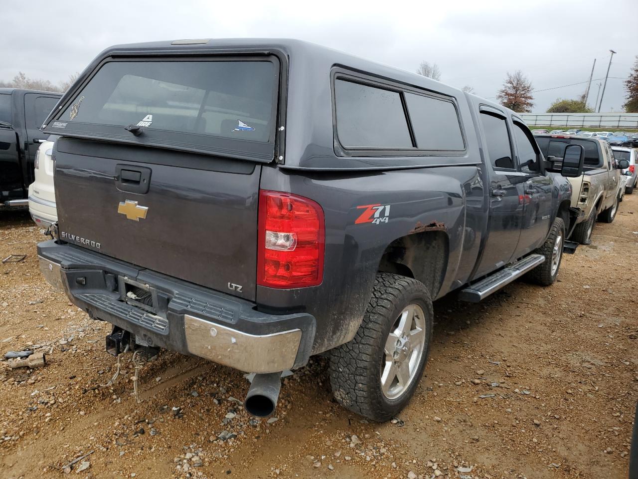 Image 3 of 2011 CHEVROLET SILVERADO K2500 HEAVY DUTY LTZ 2011 with VIN 1GC1KYE84BF213447