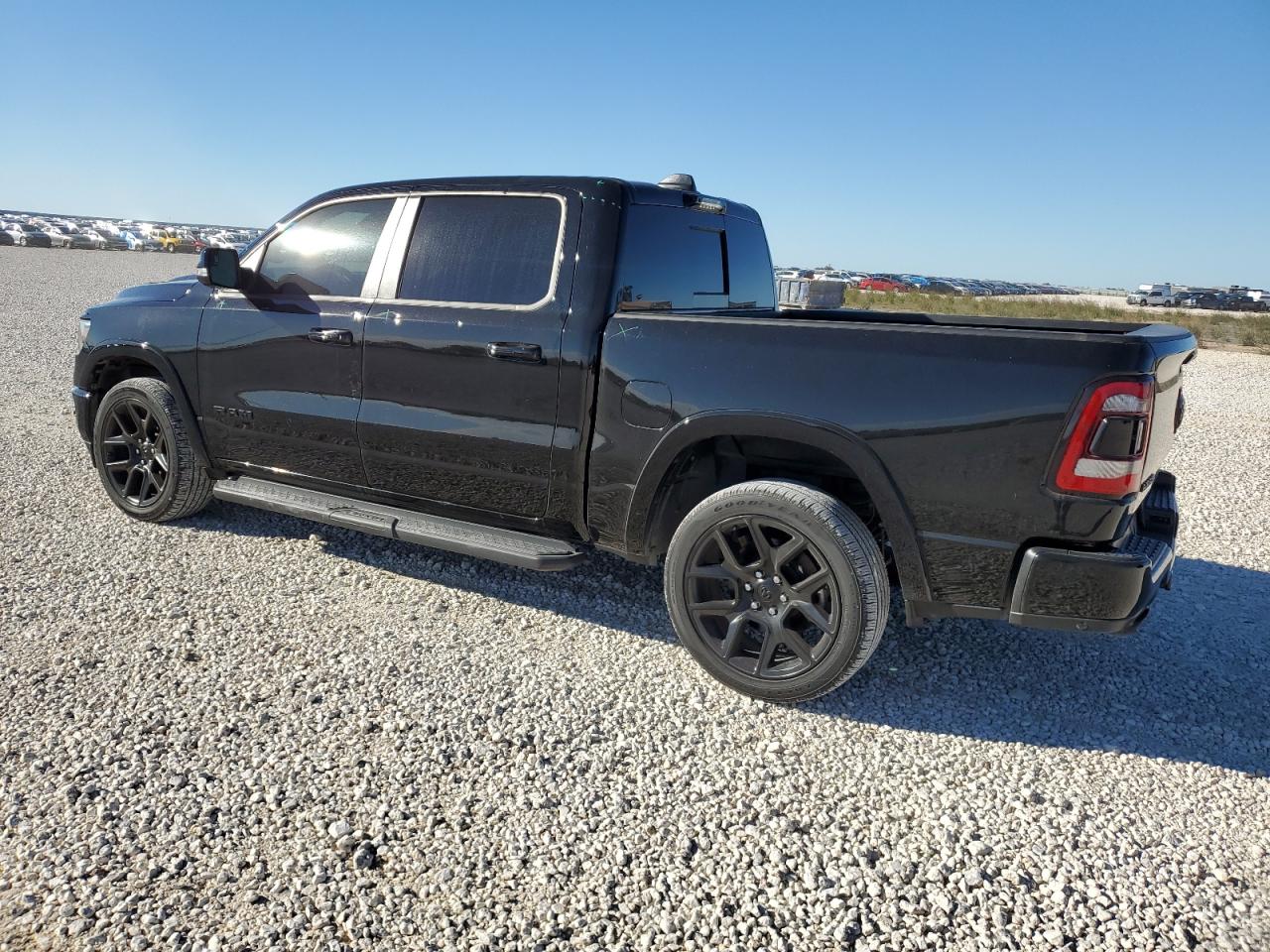 Obraz 2 z 2021 RAM 1500 LARAMIE 2021 z VIN 1C6RREJT9MN590024
