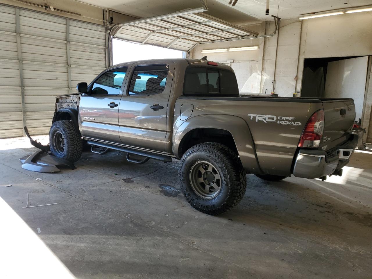 Obraz 2 z 2014 TOYOTA TACOMA DOUBLE CAB 2014 z VIN 3TMLU4EN4EM161176