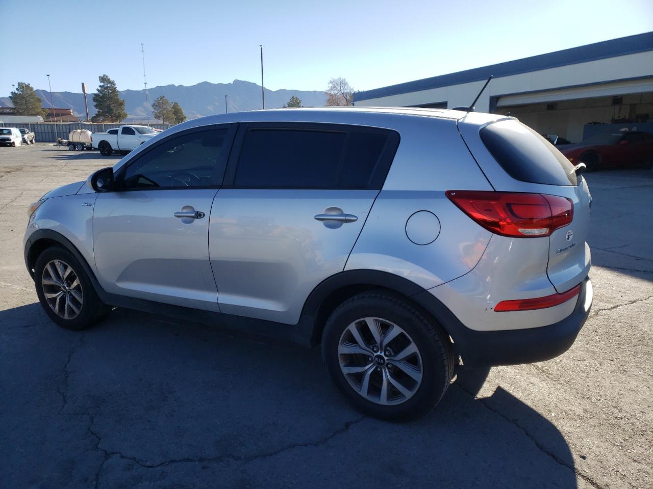 Изображение 2 2016 KIA SPORTAGE LX 2016 с VIN KNDPBCAC2G7814283