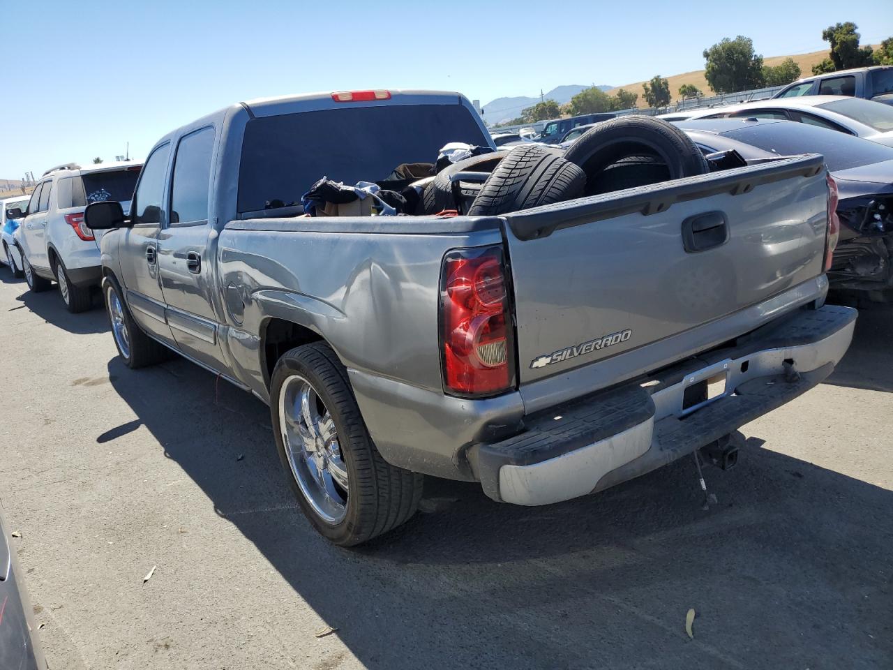 Image 2 of 2006 CHEVROLET SILVERADO C1500 2006 with VIN 2GCEC13T761130332