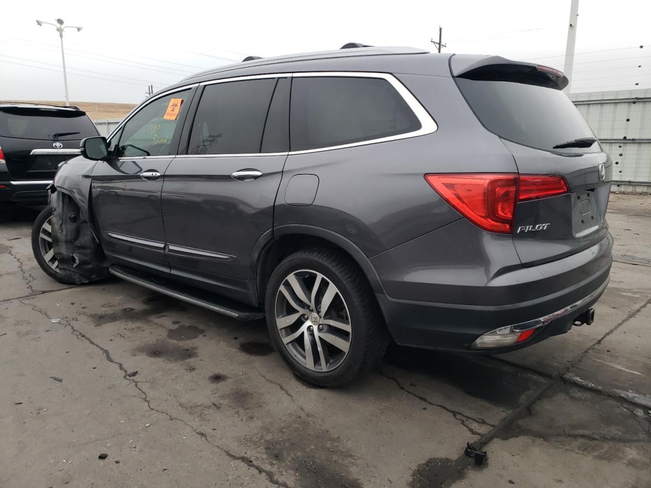 Obraz 2 z 2016 HONDA PILOT TOURING 2016 z VIN 5FNYF6H94GB081183
