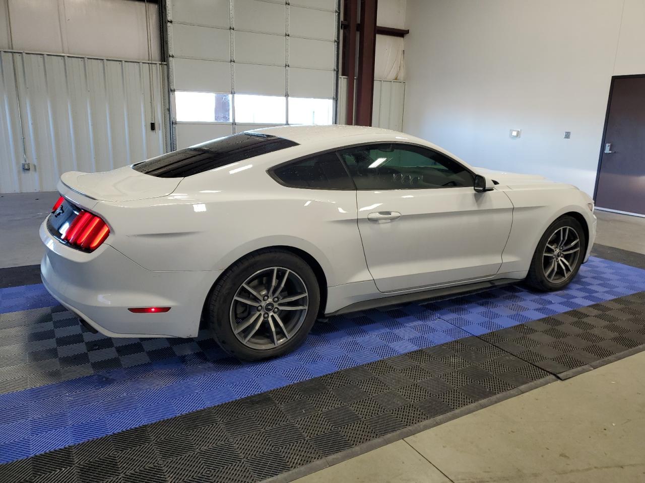 Изображение 3 2017 FORD MUSTANG  2017 с VIN 1FA6P8THXH5230672