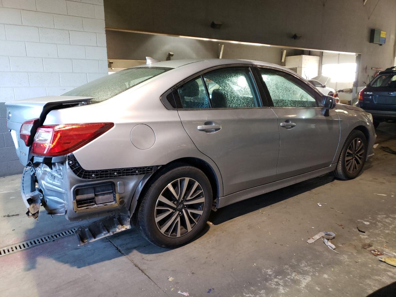 Изображение 3 2018 SUBARU LEGACY 2.5I PREMIUM 2018 с VIN 4S3BNAC65J3040929