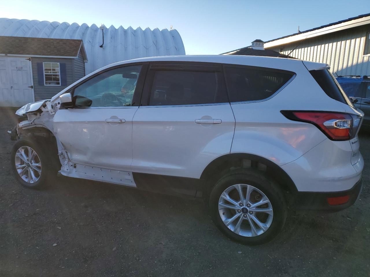 Изображение 2 2017 FORD ESCAPE SE 2017 с VIN 1FMCU9GD3HUD03692