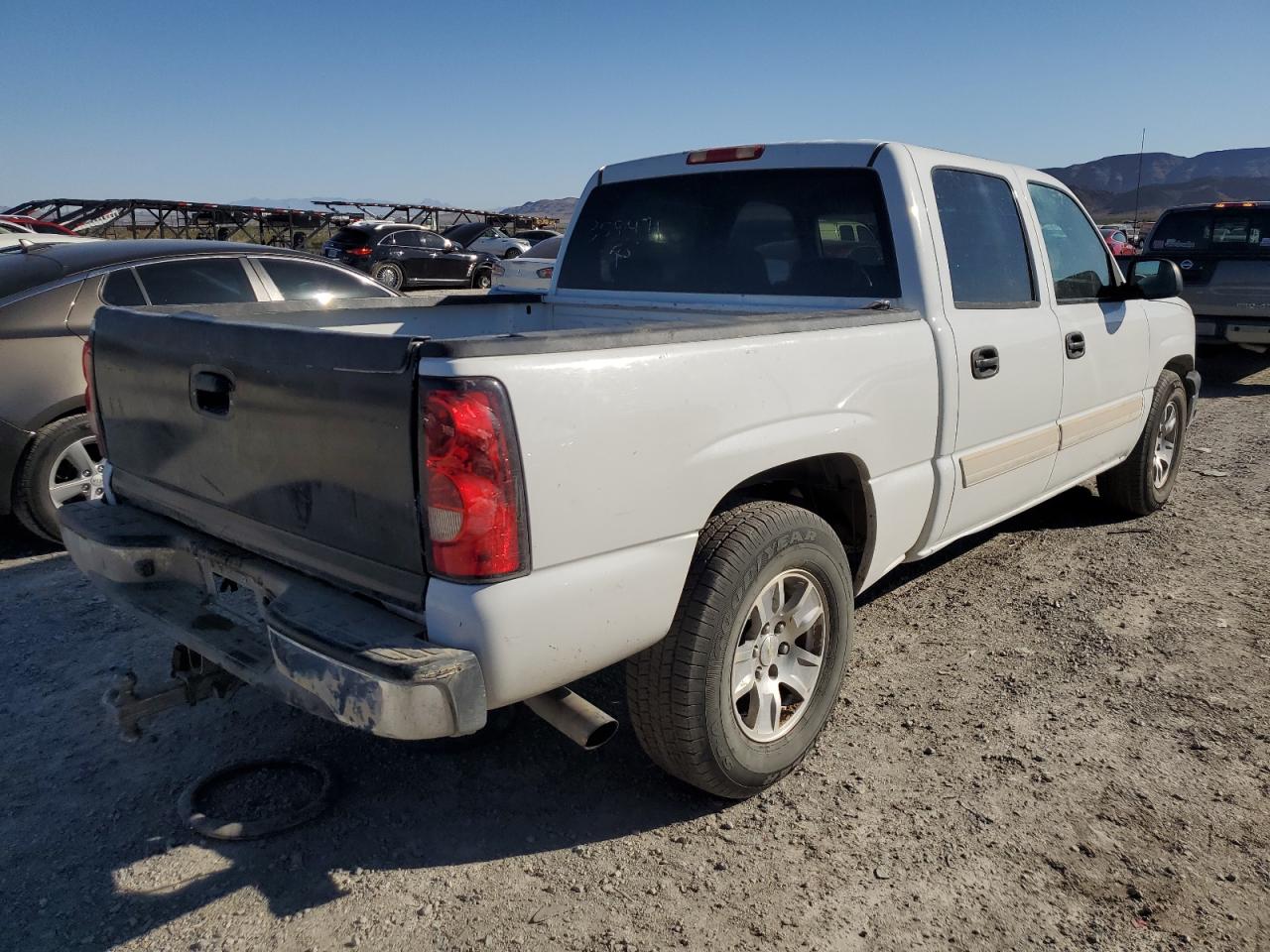 Image 3 of 2004 CHEVROLET SILVERADO C1500 2004 with VIN 2GCEC13T041307851