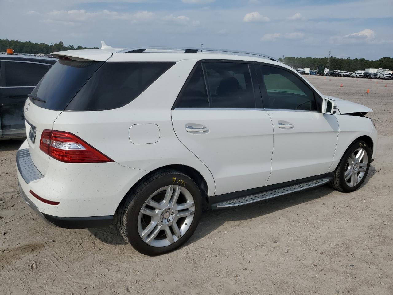 Image 3 of 2015 MERCEDES-BENZ ML 350 2015 with VIN 4JGDA5JB2FA464823