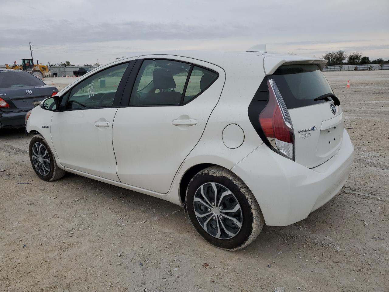 Image 2 of 2015 TOYOTA PRIUS C  2015 with VIN JTDKDTB34F1097308
