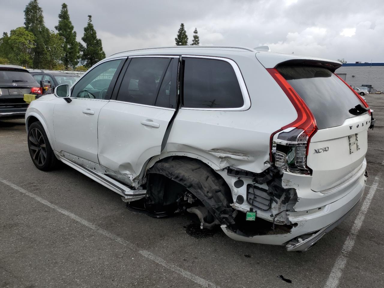Obraz 2 z 2020 VOLVO XC90 T6 MOMENTUM 2020 z VIN YV4A22PK8L1621595