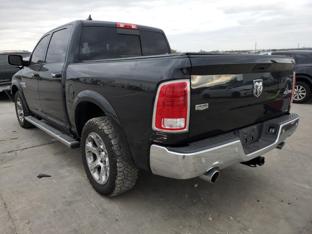 Obraz 2 z 2017 RAM 1500 LARAMIE 2017 z VIN 1C6RR7NT5HS823992