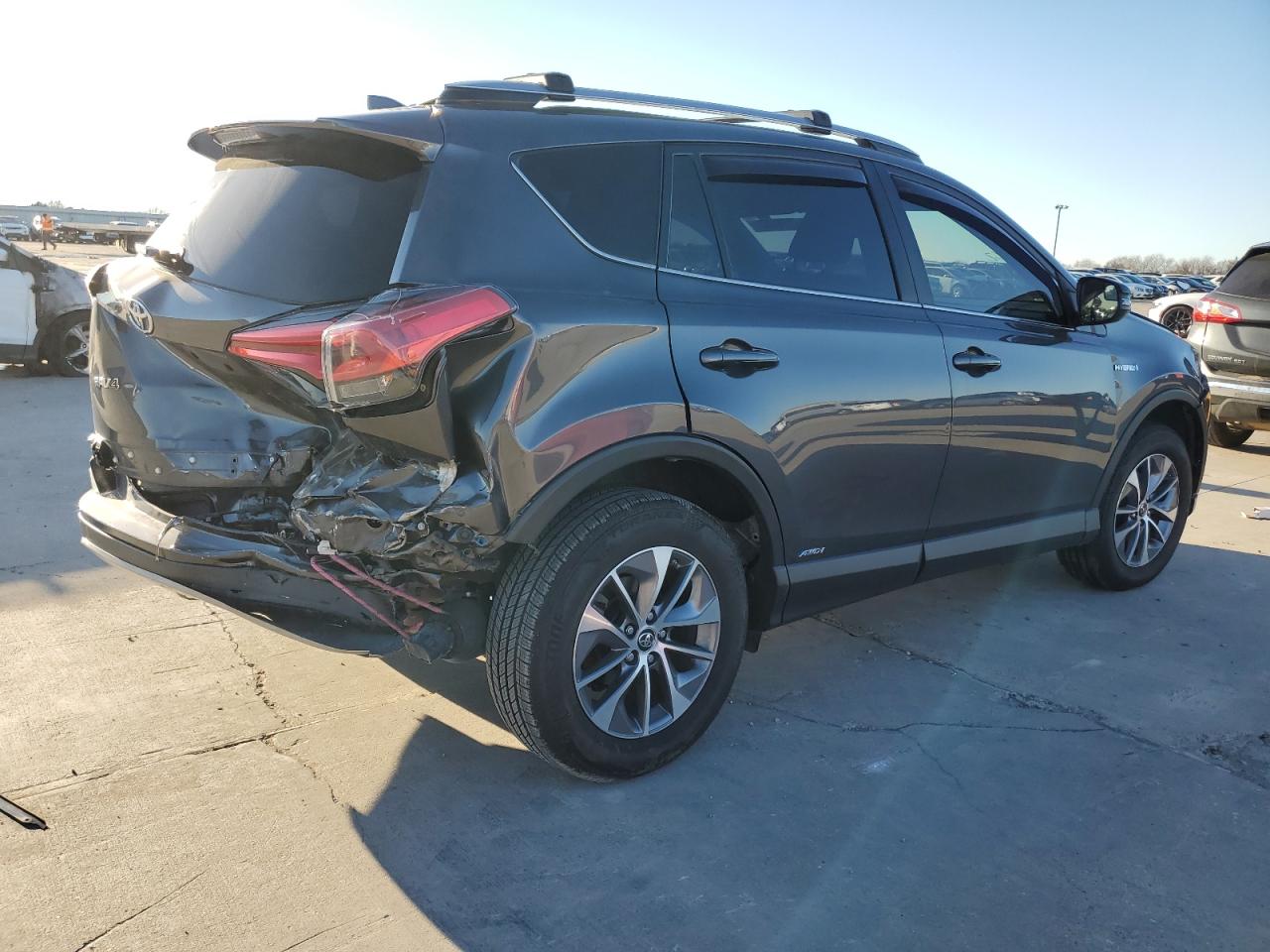 Изображение 3 2017 TOYOTA RAV4 HV LE 2017 с VIN JTMRJREV6HD089669