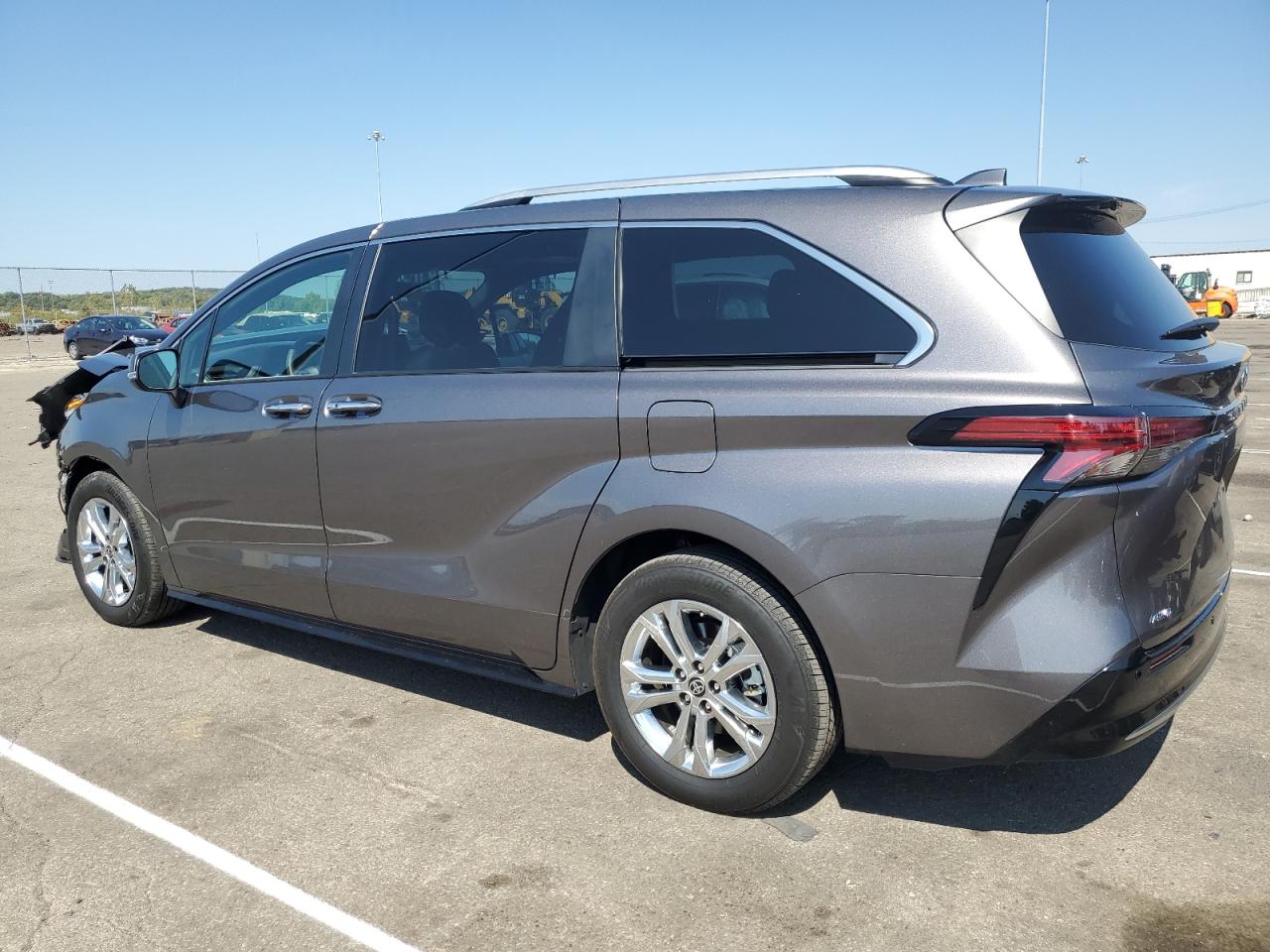 Image 2 of Toyota Sienna Limited 2022 with VIN 5TDESKFC0NS041312