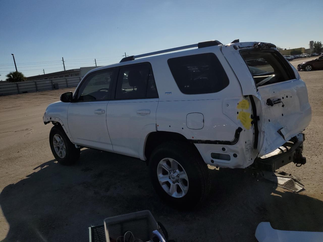 Изображение 2 2023 TOYOTA 4RUNNER SR5 2023 с VIN JTEEU5JR5P5286957