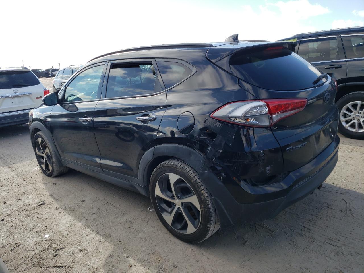 Image 2 of 2016 HYUNDAI TUCSON LIMITED 2016 with VIN KM8J3CA26GU052082