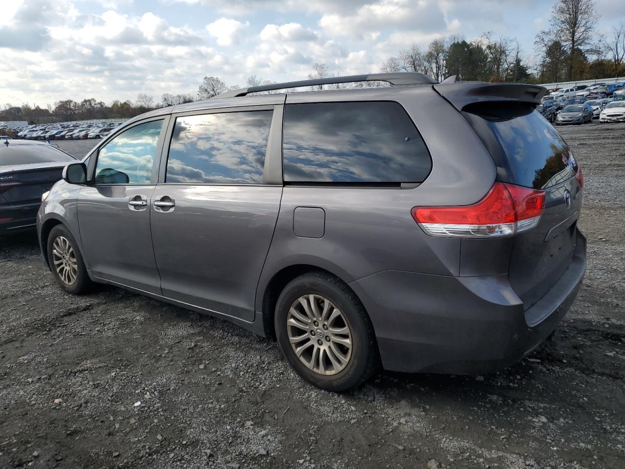 Obraz 2 z Toyota Sienna Xle 2012 z VIN 5TDYK3DC8CS188139