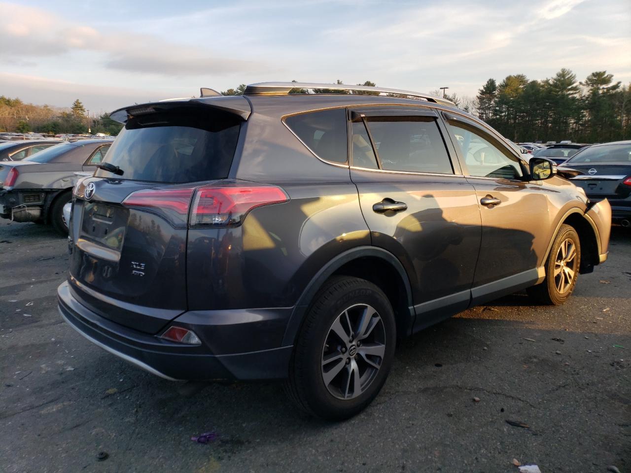 Image 3 of 2016 TOYOTA RAV4 XLE 2016 with VIN JTMRFREVXGJ099283