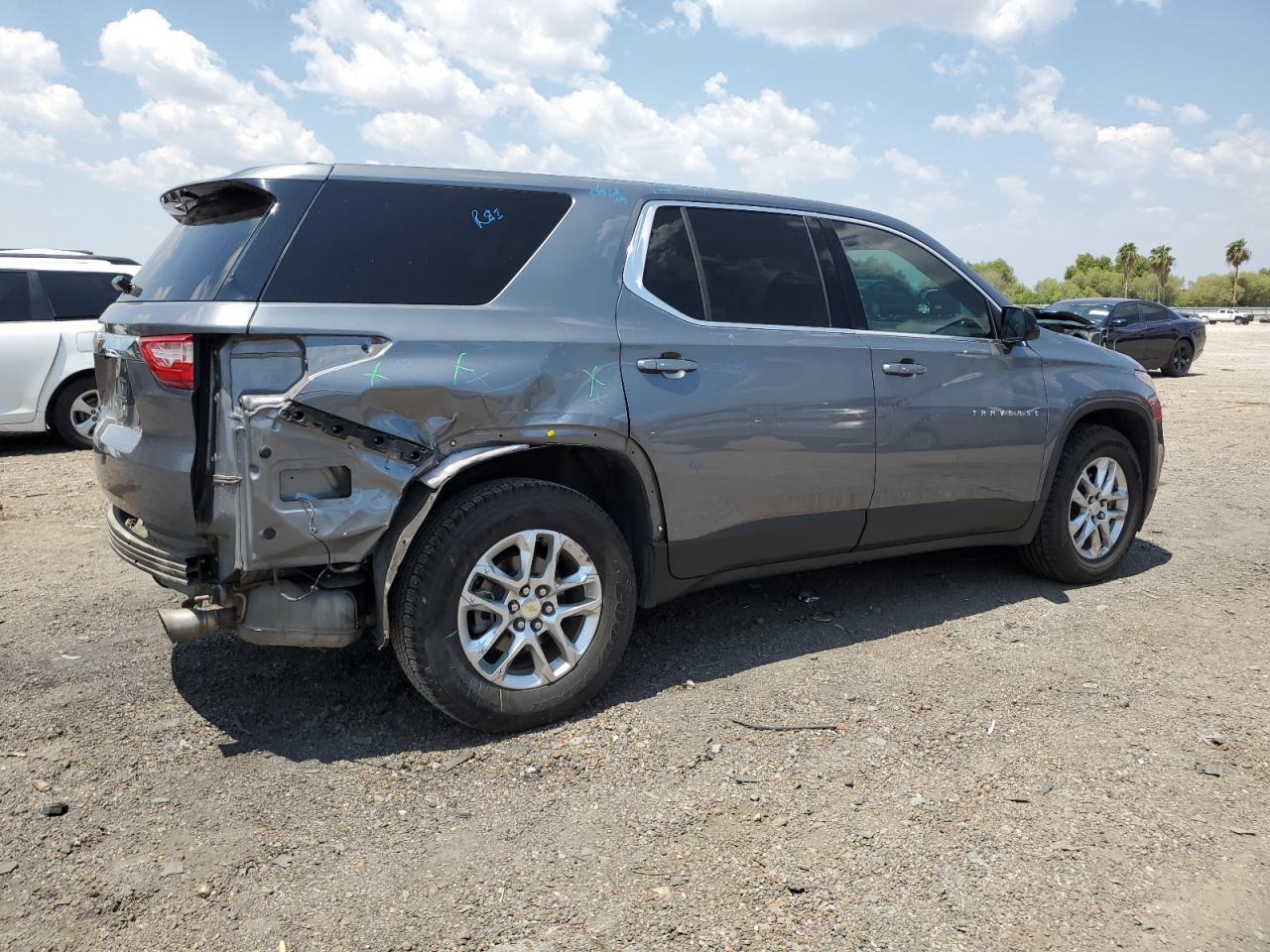 Изображение 3 2018 CHEVROLET TRAVERSE LS 2018 с VIN 1GNERFKW2JJ223563