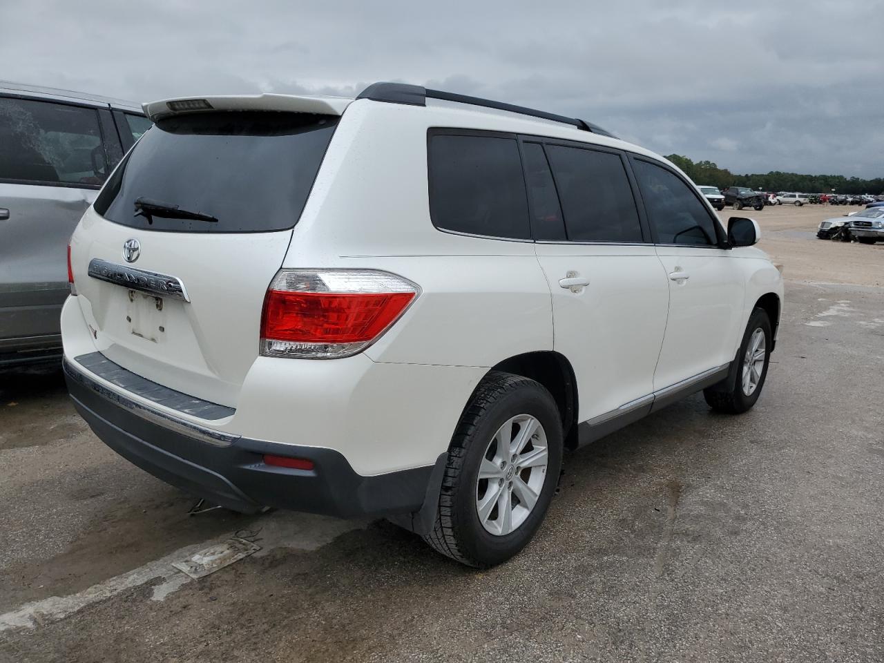 Изображение 3 2013 TOYOTA HIGHLANDER BASE 2013 с VIN 5TDZA3EH4DS042940