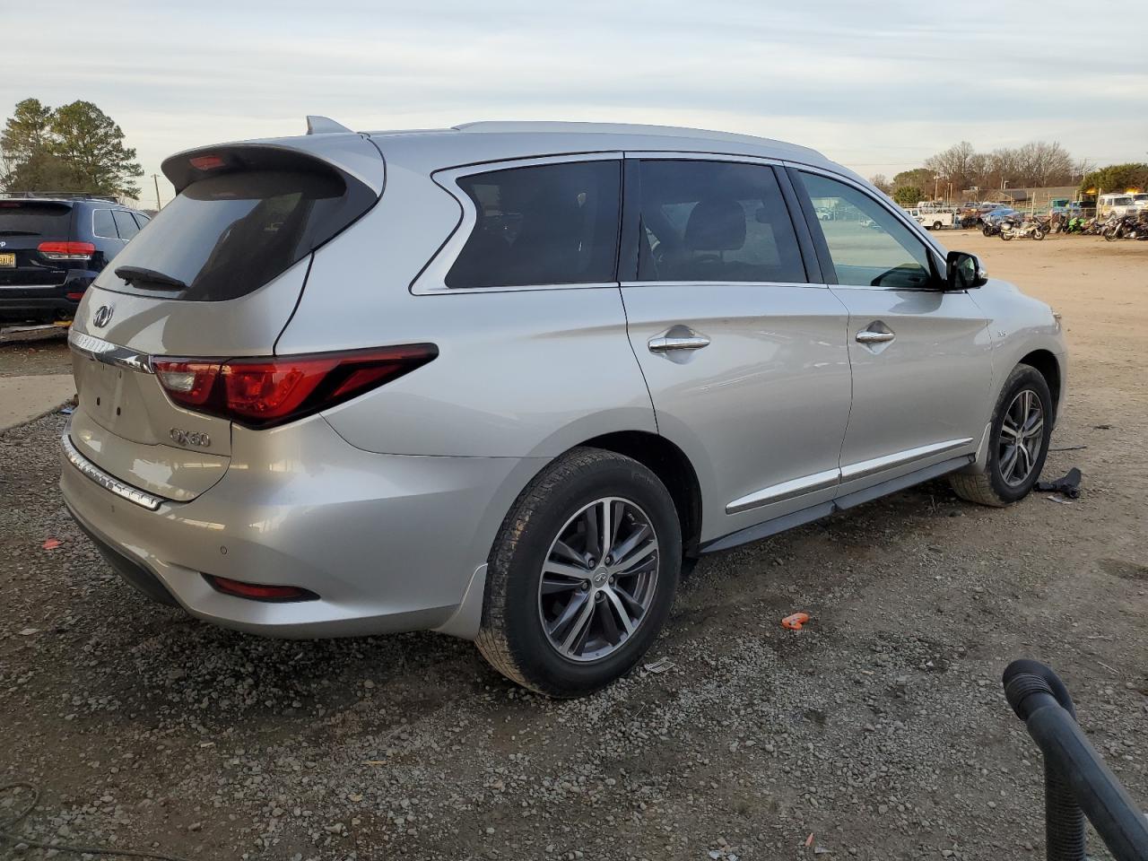 Image 3 of 2018 INFINITI QX60  2018 with VIN 5N1DL0MN9JC516870