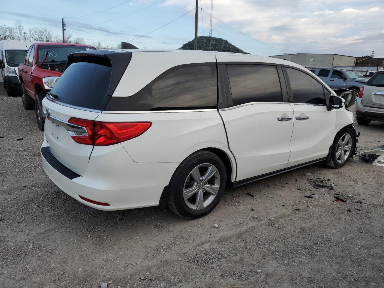 Image 3 of 2019 HONDA ODYSSEY EXL 2019 with VIN 5FNRL6H79KB045901