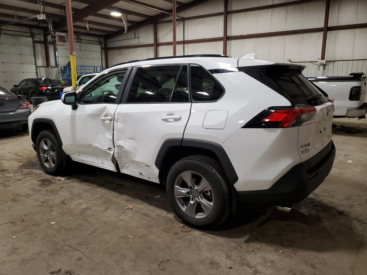 Изображение 2 2022 TOYOTA RAV4 XLE 2022 с VIN 4T3RWRFV5NU074370