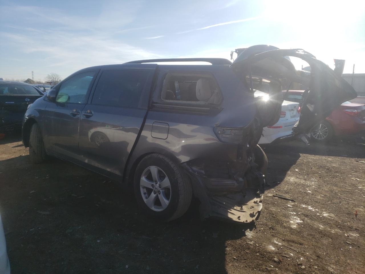 Изображение 2 2011 TOYOTA SIENNA LE 2011 с VIN 5TDKK3DC4BS162058