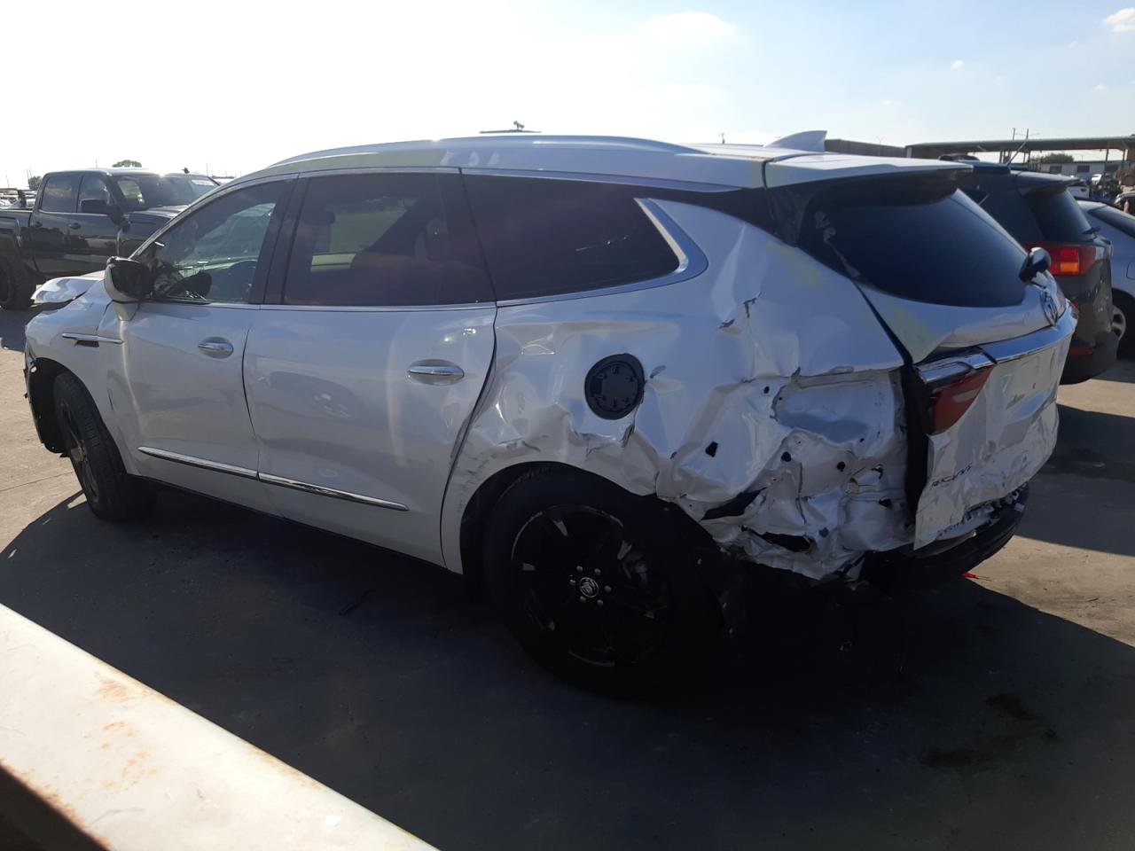 Obraz 2 z Buick Enclave Essence 2023 z VIN 5GAERBKW2PJ255019